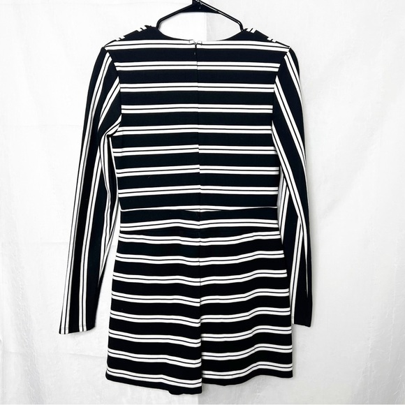 Silence & Noise Striped V neck Romper - Picture 4 of 6
